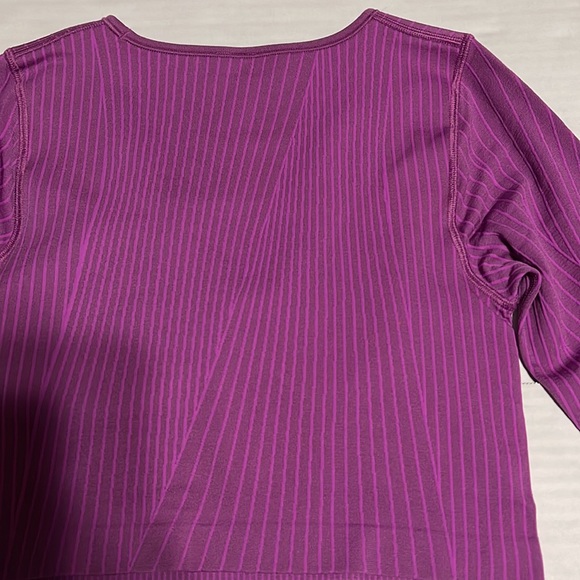 Lululemon Cropped Long Sleeve - Picture 3 of 6